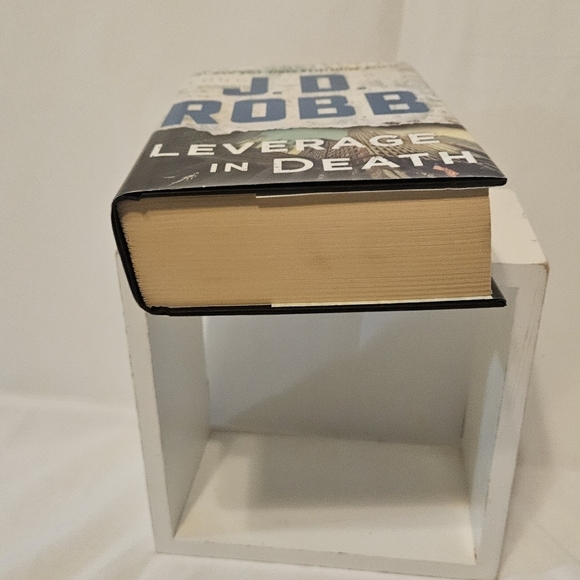 J.D. ROBB Leverage In Death Large Print Edition St. Martin's Press Bestselling - Picture 6 of 16